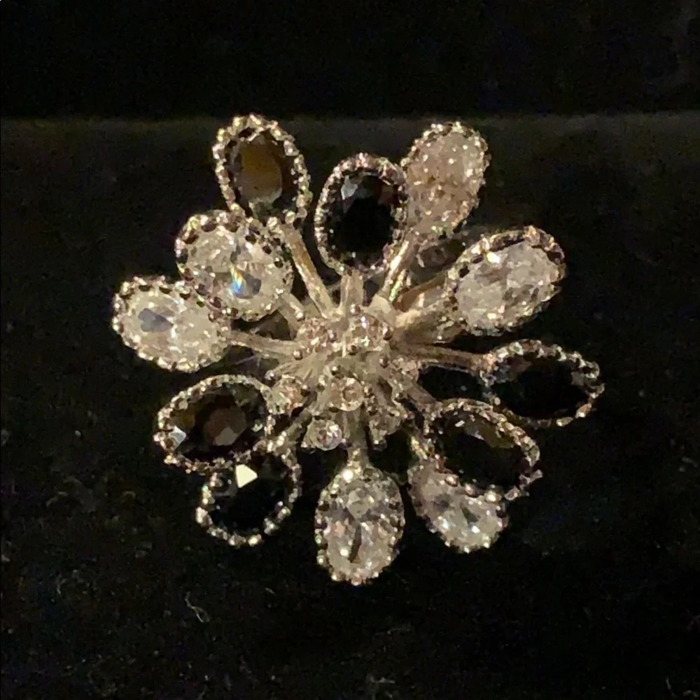 Silver Rhinestone & Black Crystal Ring -Flower